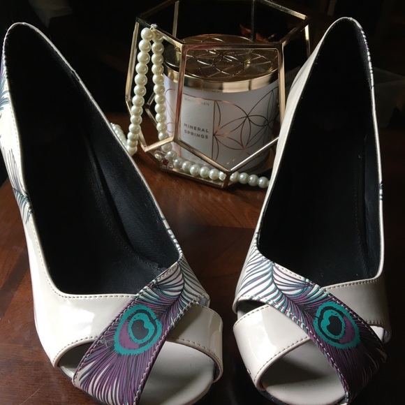 T.U.K Shoes - T.U.K. Peacock Accent Pumps (Wide Width)